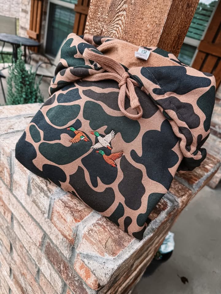 CAMO & OUTDOORS
